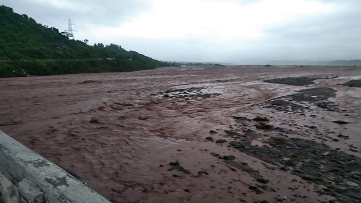 Heavy rain creates flood like situation in Ujh river in Kathua