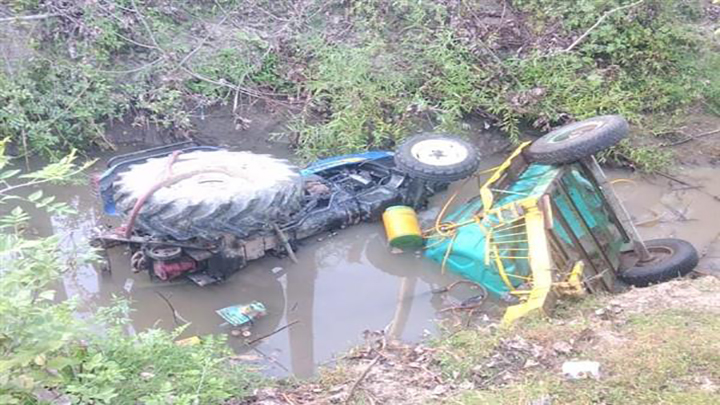 Driver Died as tractor turns turtle in Handwara.