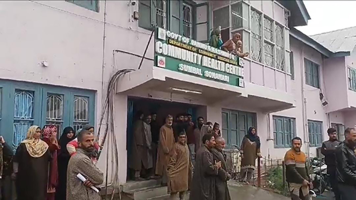Driver dies after tractor trolley overturns in Sumbal village