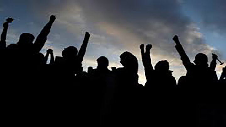 Handwara’s Monabal residents protests against shortage of staff at NTPHC
