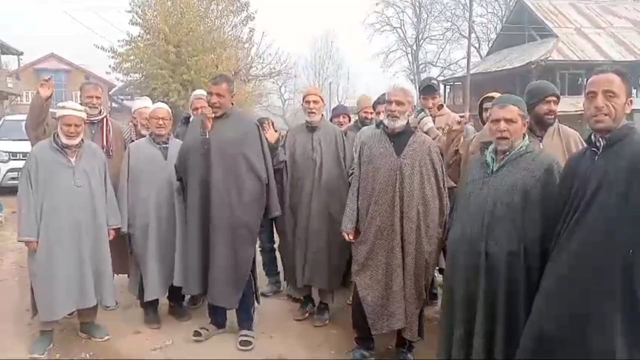 Bandipora residents protests against drinking water shortage
