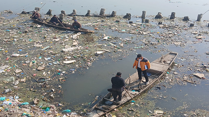 Massive Sanitation drive carried out on river jehlum