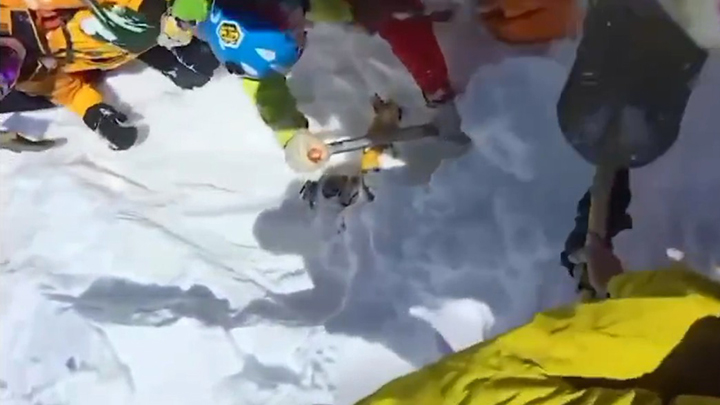 Fresh Avalanche Hits Gulmarg, Quick Response from Local Skiers Saves Lives