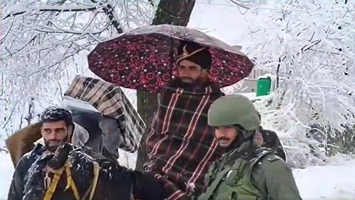 CRPF Personnel Blissfully Turn ‘Baraatis’ of Groom Stuck Amid Snowfall in Pulwama’s Tral
