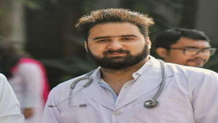 Mortal Remains of Anantnag MBBS Student Reach Native in Anantnag from New Delhi