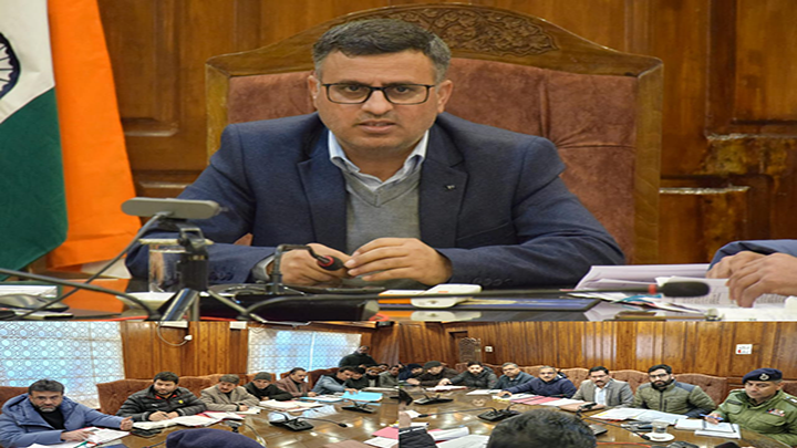 DC B’pora chairs meeting regarding pending NHRC cases