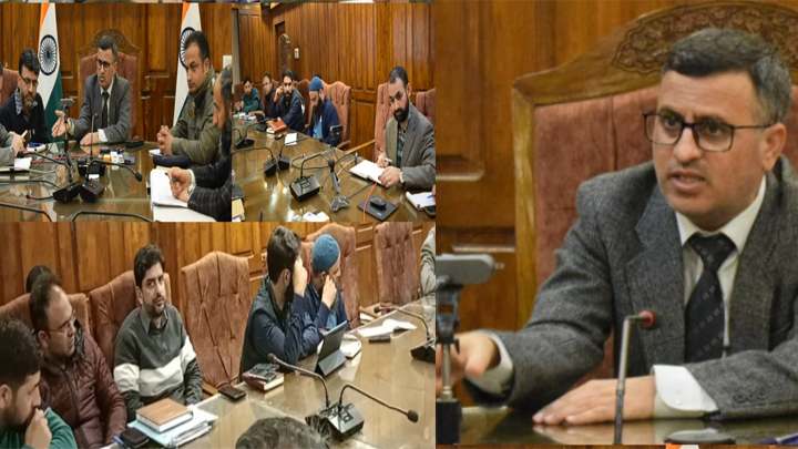 Lok Sabha Elections 2024″: “DEO Bandipora Leads Discussion on Ensuring Essential Services for Absentee Voters