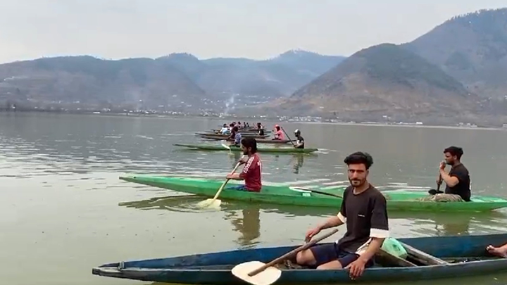 Kishtie race organised at Walur Lake