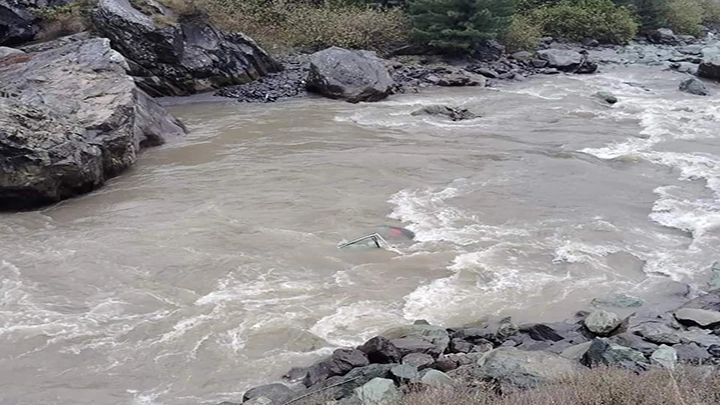 Vehicle carrying nine persons rolled down in Nallah in Sonamarg