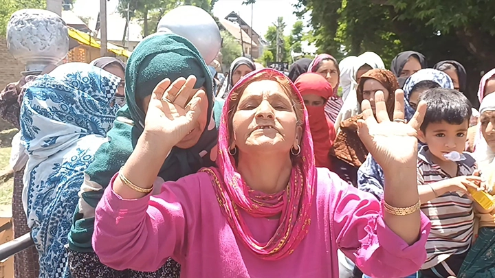 Residents of Inderkote Sumbal Protest Lack of Drinking Water Facilities