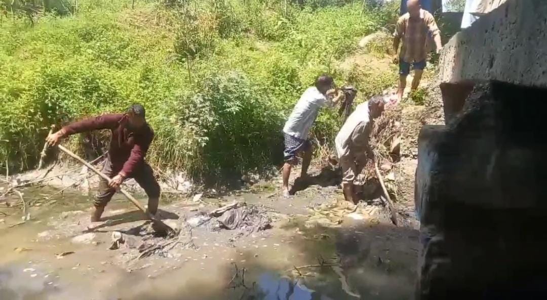 Sonawari Bandipora Farmers Demand Desilting of Wasikhan Nallah for IrrigationSonawari Bandipora Farmers Demand Desilting of Wasikhan Nallah for Irrigation