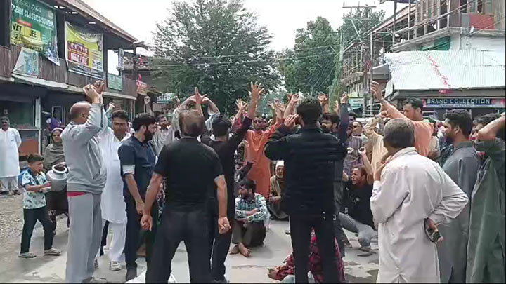Inderkoot Residents Protest Lack of Clean Drinking Water