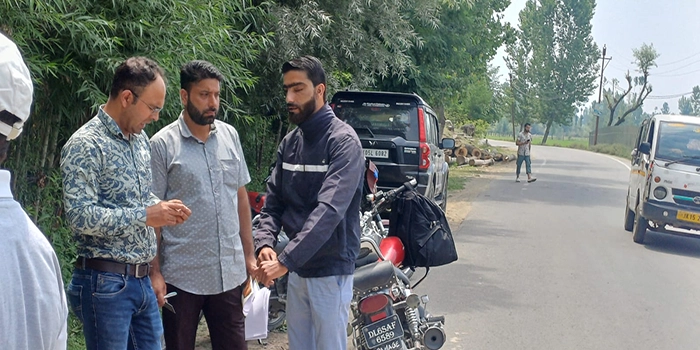 MVD Bandipora Cracks Down on Traffic Violations: 23 Vehicles Challaned, 39 Blacklisted