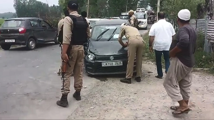 Two Injured in Two-Vehicle Collision in Sumbal B’Pora