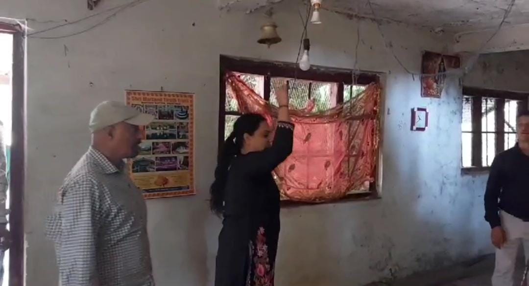 Kashmiri Pandits Perform Puja at Nand Kishore Temple in Bandipora After 24 Years