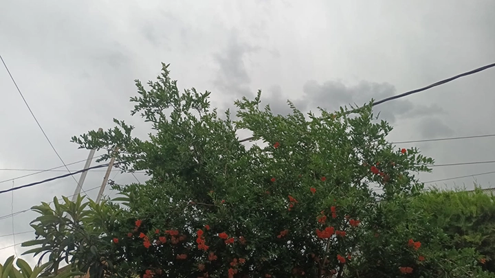Fresh thunder clouds developed over North & South Kashmir