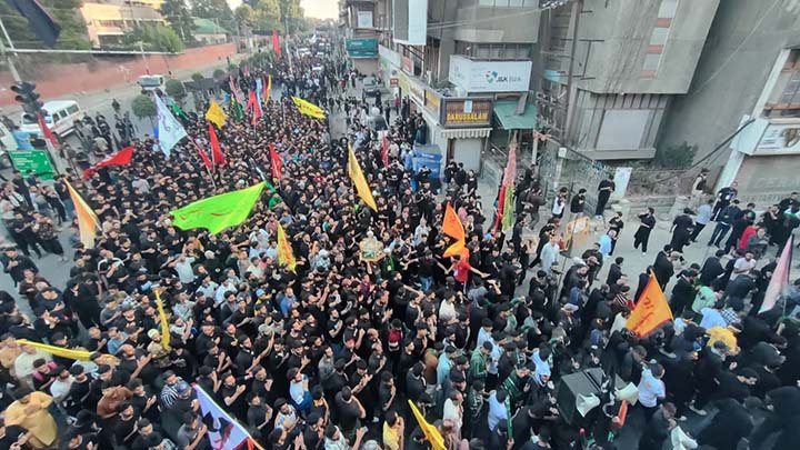 Traditional 8th Muharram procession begins from Guru Bazar, Sgr peacefully