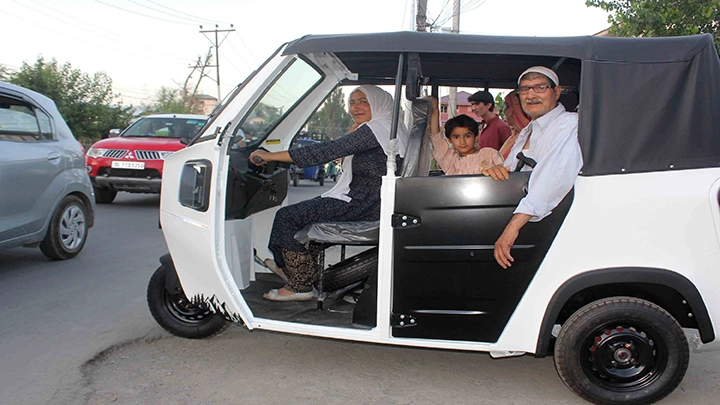 Kounsar Jan becomes Srinagar’s first female e-rickshaw driver