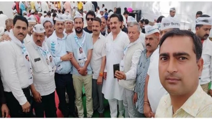 Senior Aam Admi Party Leader Altaf Saleem Khan Set to Join BJP