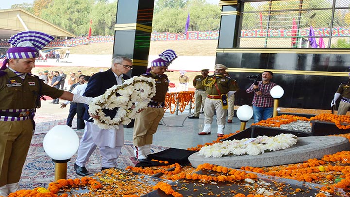 Chief Minister Omar Abdullah Pays Tributes to Police Martyrs On Commemoration Day At Zewan Memorial