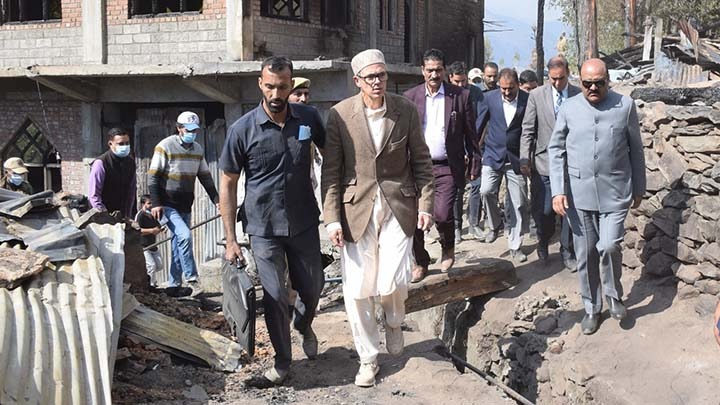 Chief Minister visits fire-affected families in Warwan