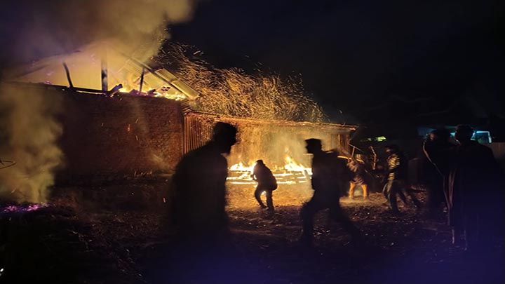 Massive Fire Razes Three Structures in Bandipora’s Arampora Sumbal