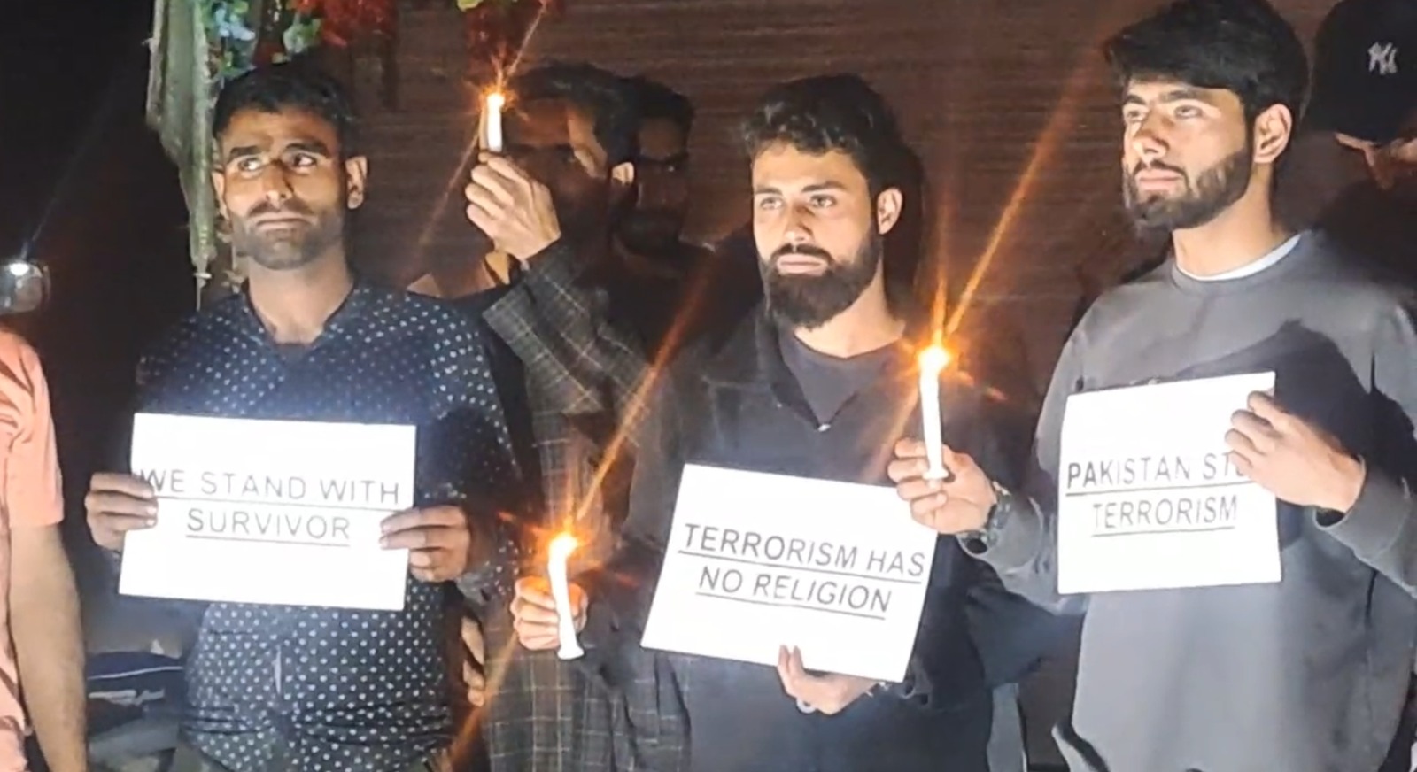 People hold candle march in Hajin Bandipora to condemn Pahalgam terrorist attack.