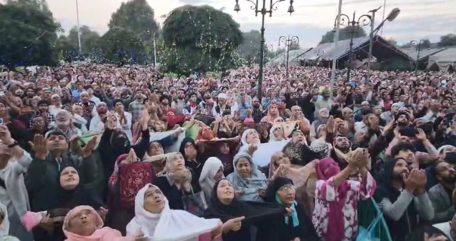 Eid-e-Milad-un Nabi: Thousands Throng Hazratbal Shrine For Night-Long Prayers