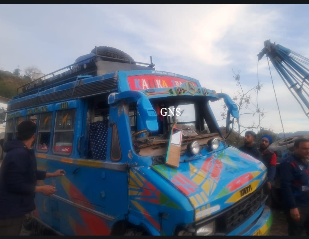 11 Injured In Mini Bus Accident In Rajouri