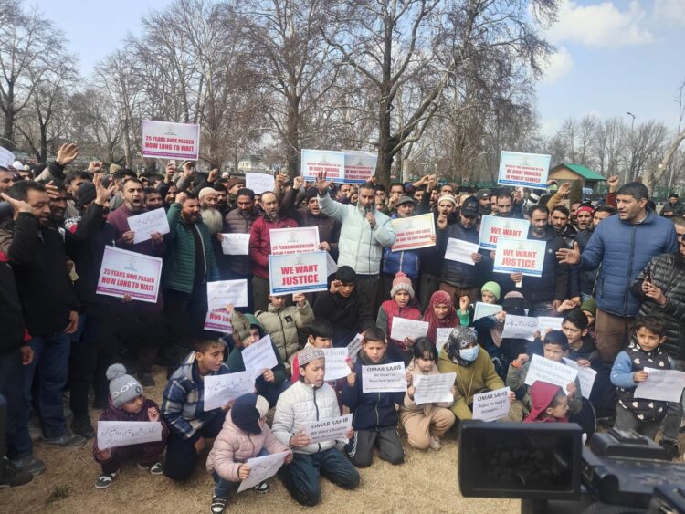 Families, children join EJAC sit-in seeking regularisation of workers in Srinagar