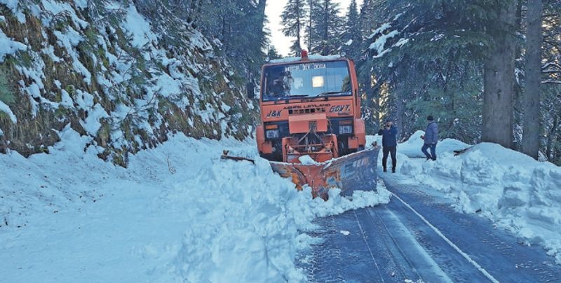 Authorities Deploy Hi-Tech Machines to Reopen Strategic Interstate Bhaderwah–Chamba Route