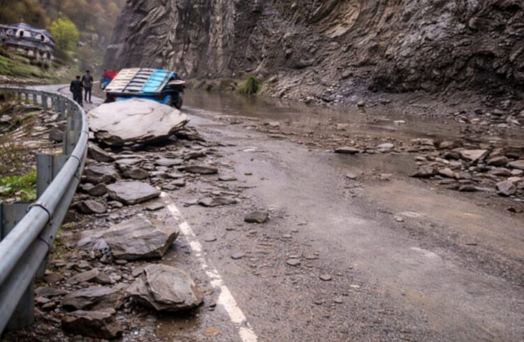 Auto-Rickshaw Hit by Landslide Near Banihal on Jammu–Srinagar Highway, One Injured