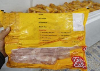 Locals in Anantnag Seek Food Safety Checks, Allege Sale of Expired Frozen Chicken in Markets