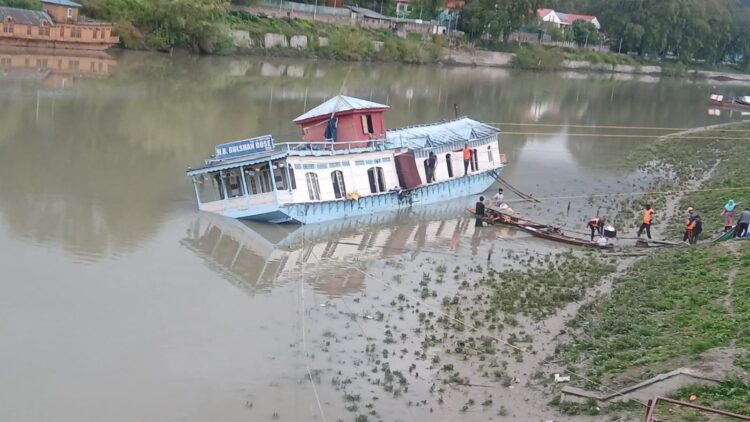 Houseboat Partially Sinks in Jhelum Amid Rain in Srinagar’s Rajbagh Area