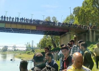 Duo slip to death in Jhelum at Bijbehara, rescue underway