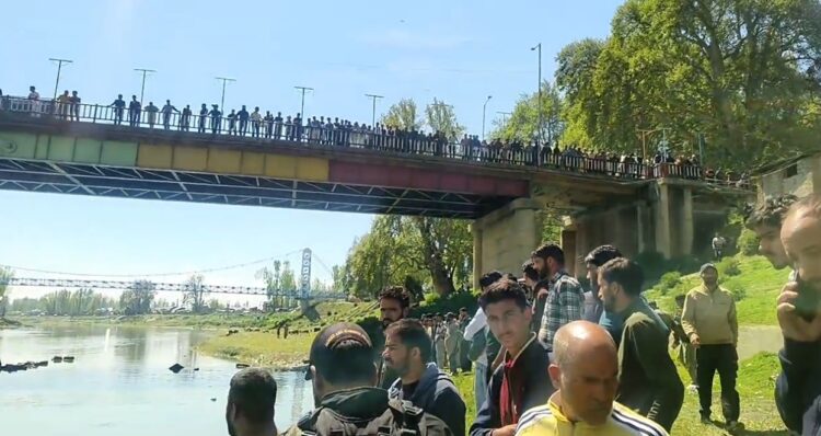 Duo slip to death in Jhelum at Bijbehara, rescue underway