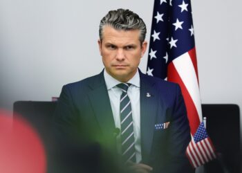 Report Flags Pre-War Investment Interest Linked to Hegseth Associate