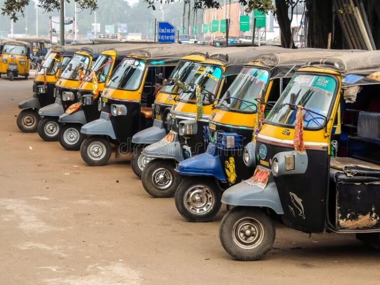 Passengers Cry Foul as Auto, ‘Majic’ & Sumo Drivers Arbitrarily Hike Fares in Bandipora