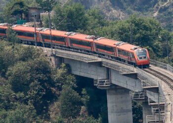 Jammu-Srinagar Vande Bharat garners positive response; 8,925 passengers travel in two days