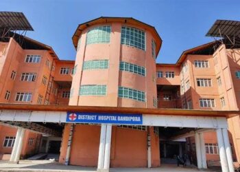 At Bandipora DH, students, volunteers run parallel cash collection racket