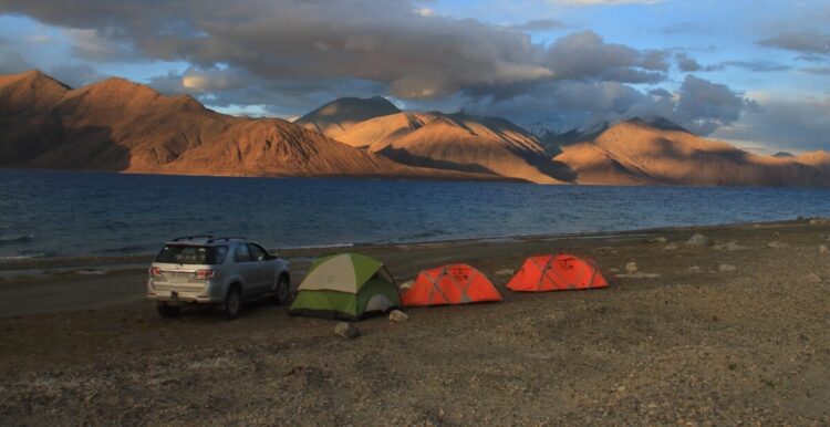 First-Time Crackdown in Ladakh: ₹2 Lakh Fine Imposed on Tourists for Illegal Off-Roading in Pangong, Protected Wildlife Areas
