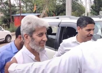 Late Geelani, Shabir Shah among 6 Hurriyat leaders charged by NIA in 1996 Srinagar mob violence case