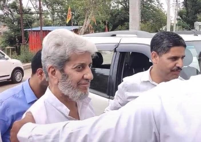 Late Geelani, Shabir Shah among 6 Hurriyat leaders charged by NIA in 1996 Srinagar mob violence case